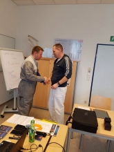 Nagy Attila (Autentál, Tatabánya) a bizonyítvány átvételekor.